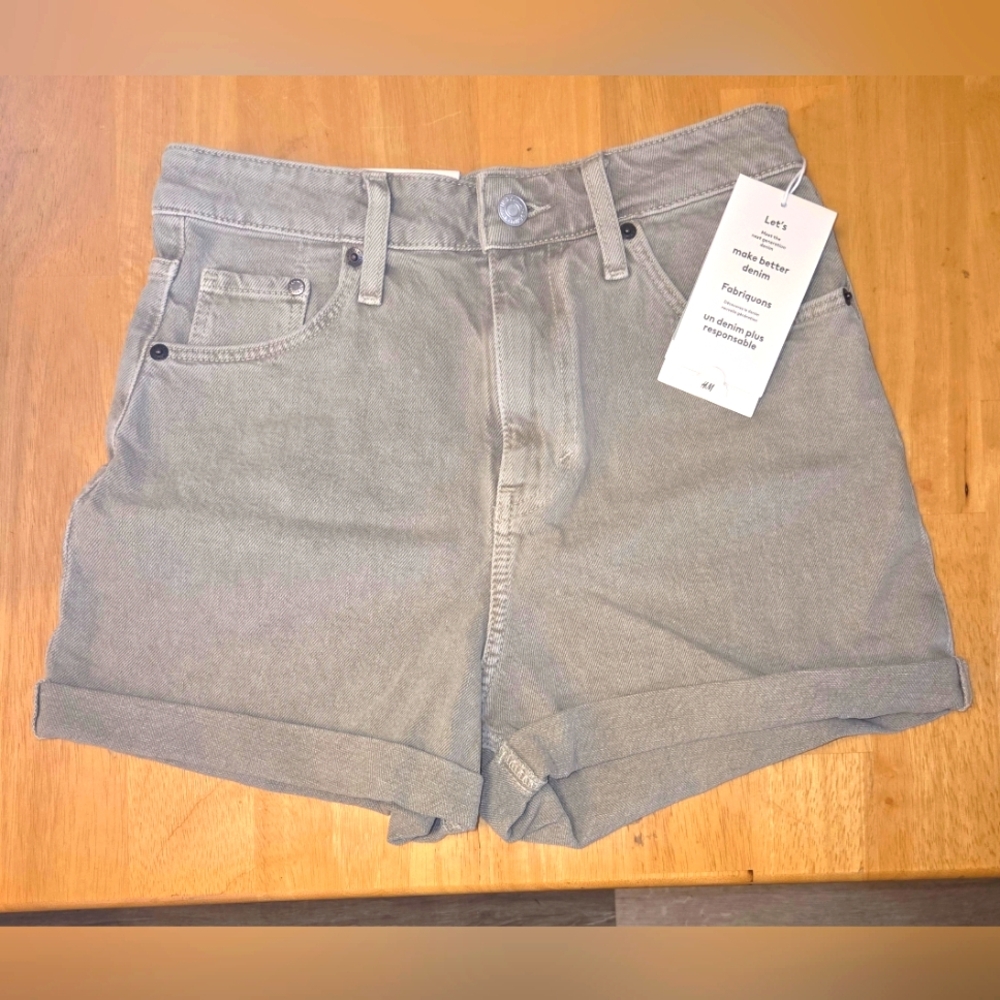 BNWT - H & M Mom Shorts - Sz 4
